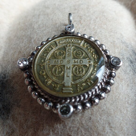 Virgins Saints & Angels Cloister San Benito Medallion Sterling Pendant - Picture 4 of 5